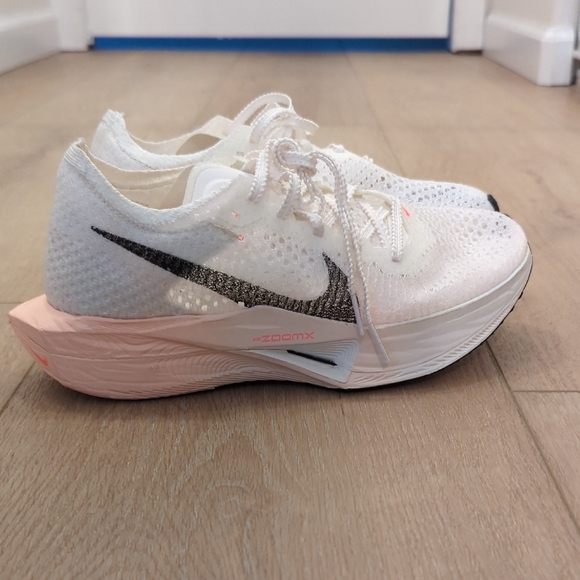 Nike Women's ZoomX Vaporfly - Picture 3 of 6